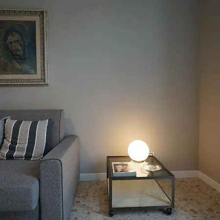 Apartman Manzoni 22 *