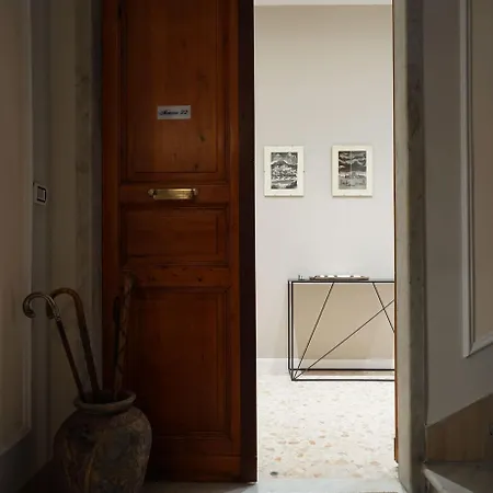 Manzoni 22 דירה *