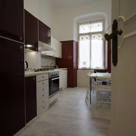 Manzoni 22 - Mytouristhome Appartement La Spezia